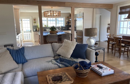 Mystic House | Historic Spite House, Captain’s Home, sleeps 10, walk to downtown Mystic!