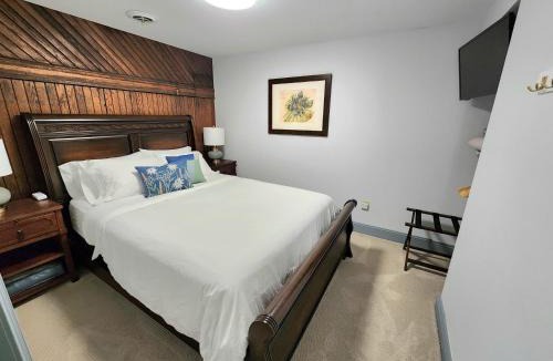 Town of Concord Apartment | Historic Springville Train Depot Inn Hotel Apartment