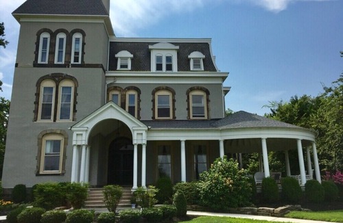 Riverton Apartment | Historic Suite with Ballroom for Rent on the Delaware River, 15 min to Philly
