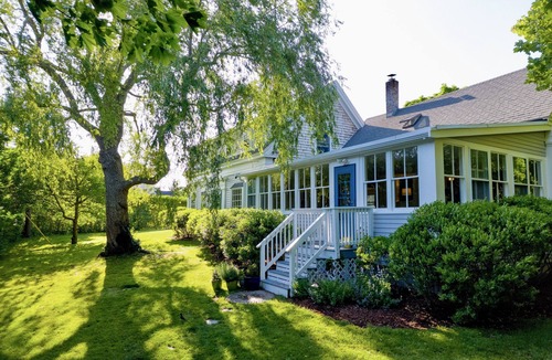 North Truro House | Historic Truro Charmer near Bay and Ocean