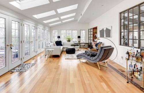 Stamford House | Historic Tudor Six Bedrooms, spacious kitchen, sunroom w Pool and Tennis Access