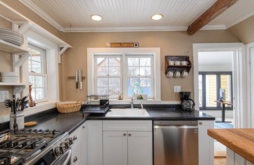 Waitsfield House | Historic Vermont Farmhouse Minutes to Skiing