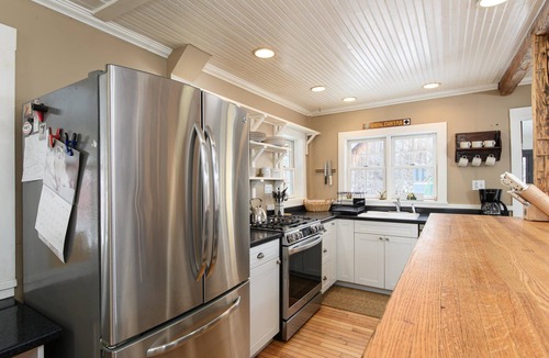 Waitsfield House | Historic Vermont Farmhouse Minutes to Skiing