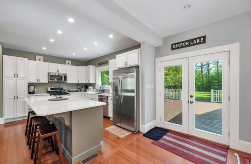 Mirror Lake House | Historic Victorian on Mirror Lake Sleeps 16 REDUCED RATES