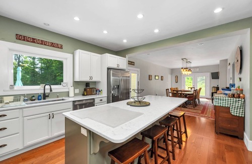 Mirror Lake House | Historic Victorian on Mirror Lake Sleeps 16 REDUCED RATES
