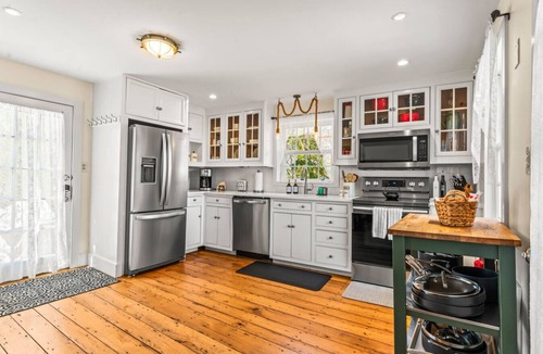 Mystic House | Historic Waterfront Home and Cottage