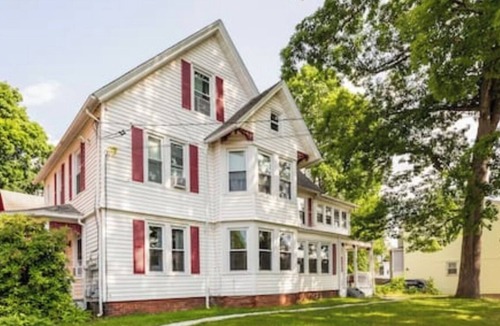 Manchester Apartment | Historical Cheney Bros Mansion, Welcoming Manchester With An At Home Experience!