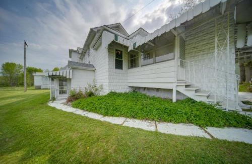 Cambridge Springs House | Historical Magnesia Springs Home, Near Kayaking!
