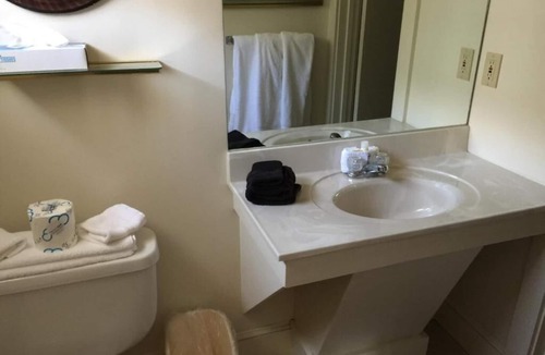 Scarborough Hotel | Holiday House Inn
