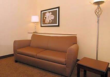 Milldale Hotel | Holiday Inn - Cheshire - Southington, an IHG Hotel