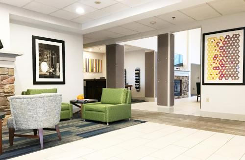 White River Junction Hotel | Holiday Inn Express Hotel & Suites White River Junction by IHG