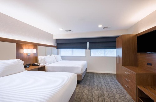 Piety Corner Hotel | Holiday Inn Express Boston-Waltham by IHG