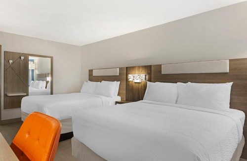 Hyannis Hotel | Holiday Inn Express Hyannis - Cape Cod by IHG