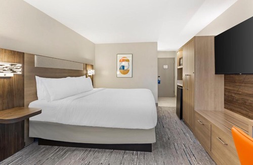 Hyannis Hotel | Holiday Inn Express Hyannis - Cape Cod by IHG
