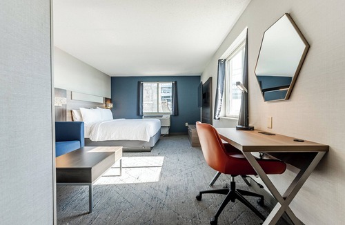 Old City Hotel | Holiday Inn Express Philadelphia - Penns Landing by IHG