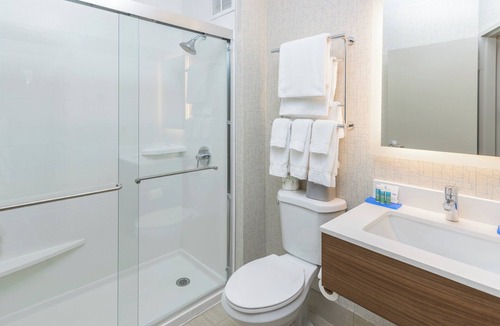 Southington Hotel | Holiday Inn Express Southington by IHG