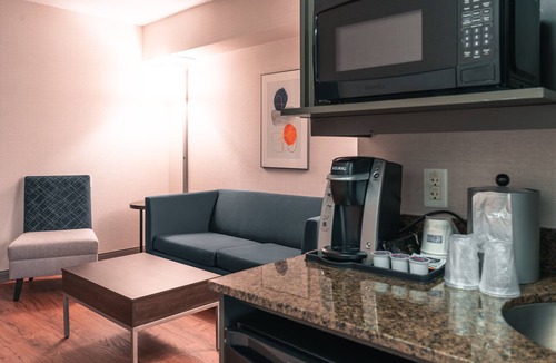 Rideau Heights Hotel | Holiday Inn Express & Suites Kingston Central by IHG