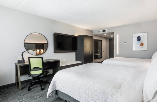 Northeast Mississauga Hotel | Holiday Inn Express & Suites Toronto Airport South by IHG
