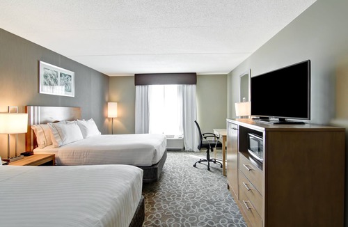 Oshawa Hotel | Holiday Inn Express & Suites Oshawa Downtown - Toronto Area by IHG