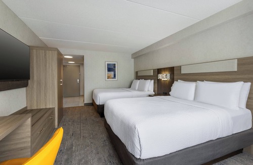 Industrial Park Hotel | Holiday Inn Express & Suites Ottawa East - Orleans by IHG