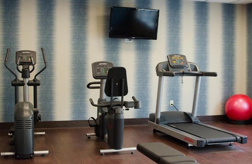 Norwood Hotel | Holiday Inn Express & Suites Norwood by IHG