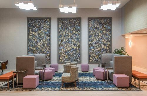 Norwood Hotel | Holiday Inn Express & Suites Norwood by IHG