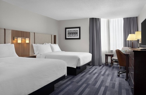 Cummings Hotel | Holiday Inn Ottawa East by IHG
