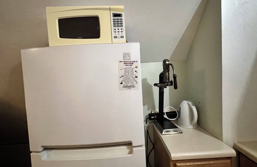 Holyoke House | Holyoke House Oasis - Near Colleges, Cities & More