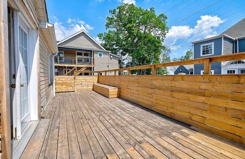 Hamilton House | 🌺Home away from home! Entire 🏡 Large 2 floor 5 bedroom home ,free parking