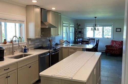 Belmont House | Home away from home. 15 min from Jackson Gore, Comfortable 3-bedroom 2-bath.