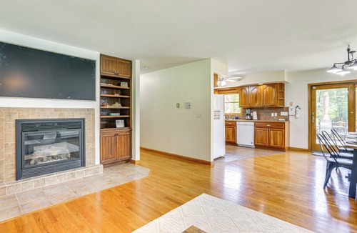 Circleville House | Home Theater & Game Room: Home in Glen Wild!