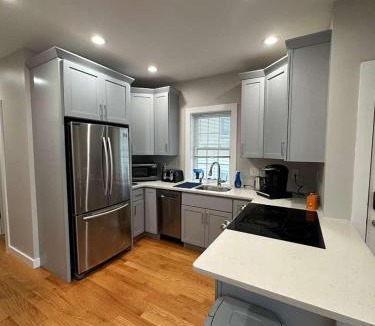 Dorchester Bed & Breakfast | HomeStay in Boston West Bellflower Street