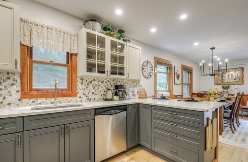 Wilmington House | Honey Paws Inn: Wilmington Home 6 Mi to Mount Snow