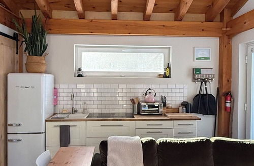 Putney Cottage | Honeycrisp Cottage - A Tiny Timberframe