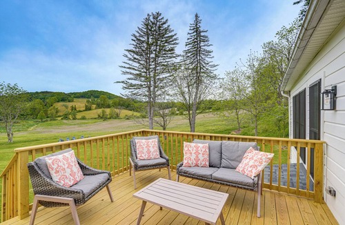 Town of Easton House | Horse Racing & Skiing in Greenwich: Dogs Welcome