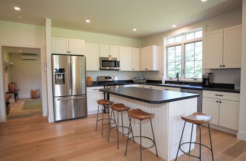 Manchester Center House | Horse Show: Minutes from Dorset & Manchester, Porch, TV Loft