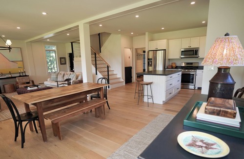 Manchester Center House | Horse Show: Minutes from Dorset & Manchester, Porch, TV Loft
