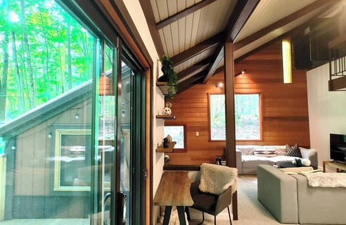 Oro-Medonte Cottage | Horseshoe Valley Retreat - Spacious cottage 8 min drive to ski resorts & Vetta