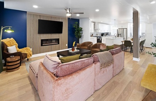 Central Northside House | ★ HostWise Stays ★ Entertainment Haven, Hot Tub & Family-Friendly