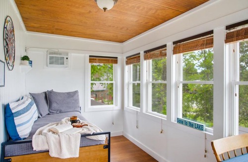 Hamilton House | Hot Tub, 5 Min to Colgate, Sleeps 6, Welcome Wine