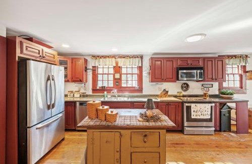 Holderness House | Hot Tub 5 Min to Meredith Near Squam Lake