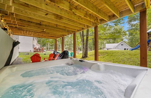 Pocono Summit House | Hot Tub*Arcade*Pool Table*King Bed*75" TV*Fire Pit