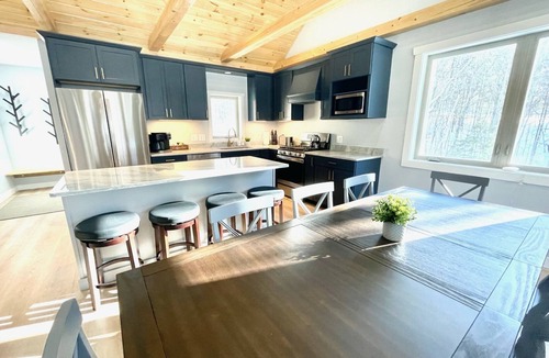 Bartlett House | Hot Tub, Fire Pit, Sports Club, EV Charger