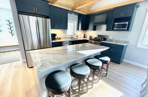 Bartlett House | Hot Tub, Fire Pit, Sports Club, EV Charger