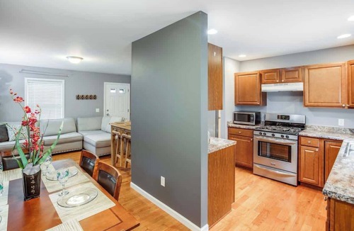 Gates-North Gates House | 😎Hot Tub + Game Room 😎 w/King Beds by Dwnt/UofR