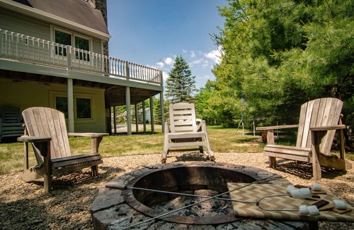 Swanton House | Hot Tub Lakehouse! Game Room + Fire Pit! Walk to Lake! 5 Min to Wisp!