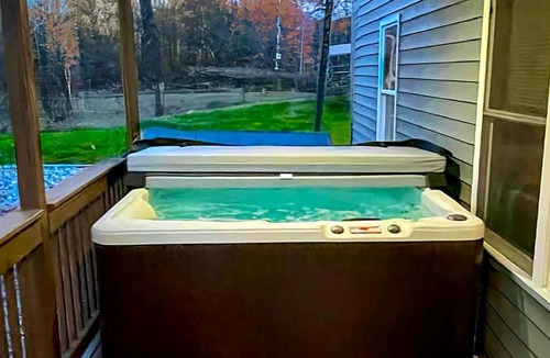 Lansing Apartment | Hot Tub! LRG Home! Sleeps 16!Near Ithaca! Dogs OK
