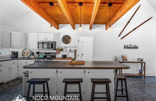 North Conway House | Hot Tub | Near Trails, Fire Pit & Outdoor Patio