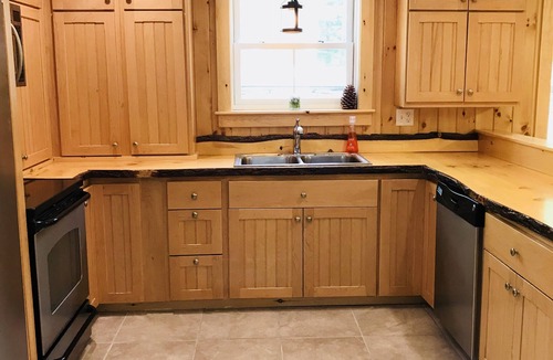 Carrabassett Valley House | HOT TUB! PAC-man! Outdoor fun!