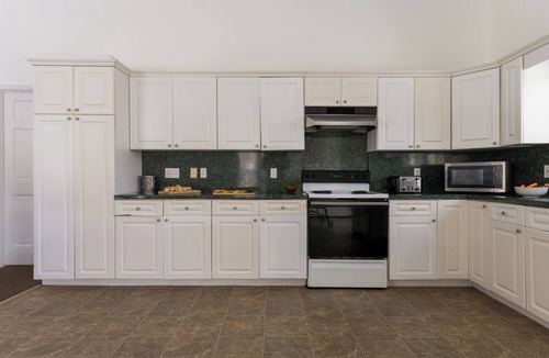 East Jewett House | Hot Tub + Sand Volleyball | Private Lake Access + Canoe | Near Hunter Mountain